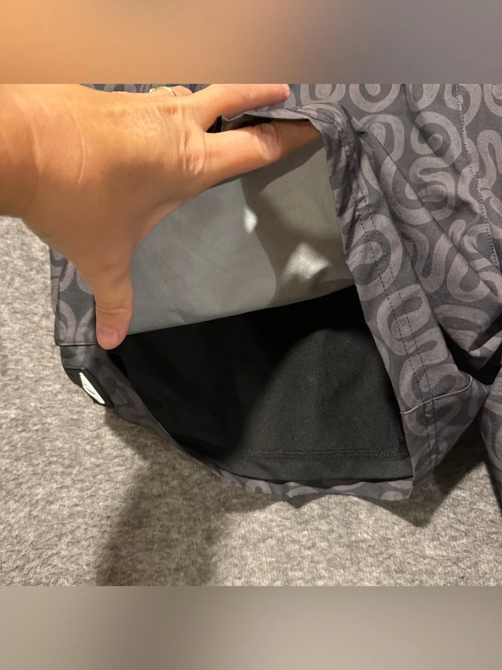 Quicksilver Swim Trunks Shorts Mens XXL Gray Black Patterned UPF 50 Quick Dry